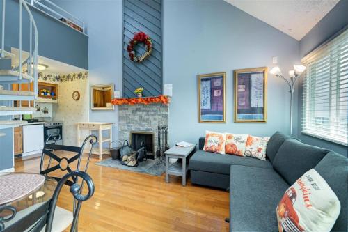 Cucina o angolo cottura di Spacious Gatlinburg Condo With Million Dollar Mountain Views