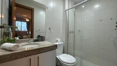 a bathroom with a toilet and a shower and a sink at Apto 2 qtos na quadra da praia Itaparica in Itaparica