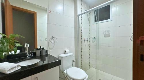 a bathroom with a toilet and a sink and a shower at Apto 2 qtos na quadra da praia Itaparica in Itaparica