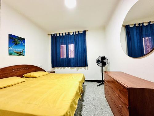 Apartamento frente al mar con gran terraza en Roses - ES-258-18