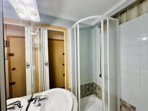 Apartamento frente al mar con gran terraza en Roses - ES-258-18