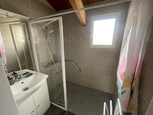 a bathroom with a shower and a sink at Charmant pavillon avec jardin clos, terrasse, et tout confort, à 950m de la plage des Sables-d'Olonne - FR-1-92-743 in La Pironnière