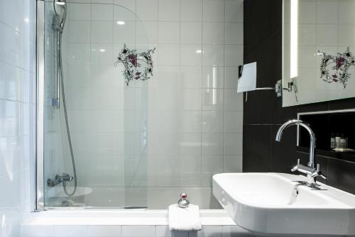 a bathroom with a sink and a shower at Le Général Hôtel in Paris