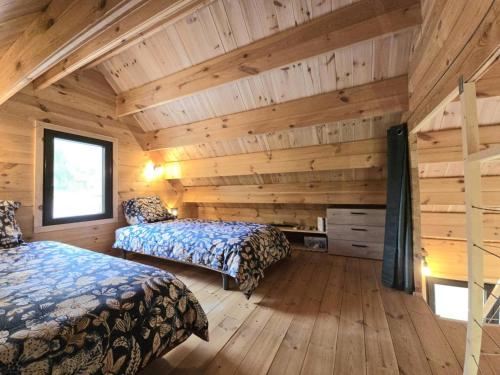 Ένα ή περισσότερα κρεβάτια σε δωμάτιο στο Chalet Médiéval à Domme avec Spa et Parking - FR-1-616-479