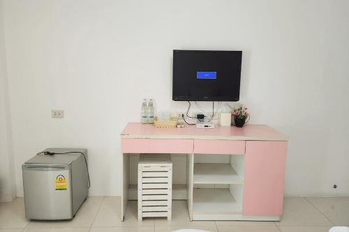 a pink desk with a computer on top of it at Zenith Life Hotel in Ban Bang Khen (1)