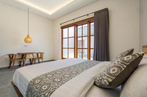 Postel nebo postele na pokoji v ubytování Kardi Residence By Bali Cabin