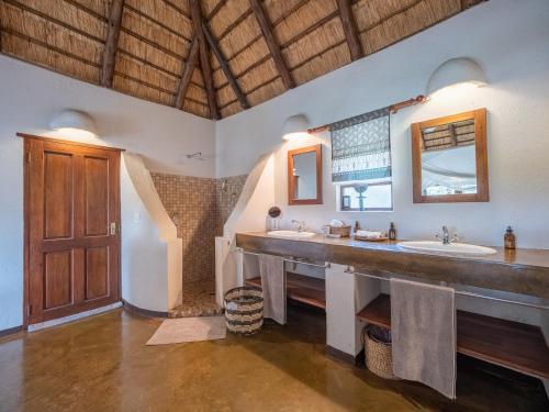 Kuchyň nebo kuchyňský kout v ubytování Nyati Safari Lodge