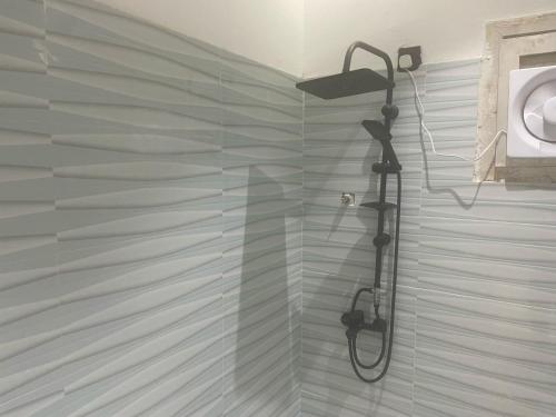a shower with a shower head in a bathroom at منازل سارا 3 Sara Houses in Tabuk