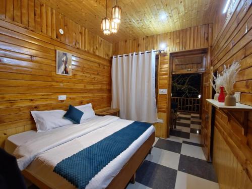 a bedroom with a bed in a wooden room at The Cozy Monks - Tirthan Valley in Gushaini