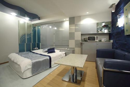 Postel nebo postele na pokoji v ubytování Hotel ASH ホテル アッシュ