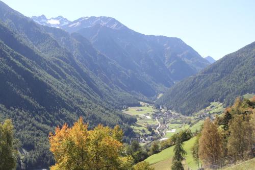 a view of a valley in a mountain range at Ferienwohnungen Auhaus in Martello