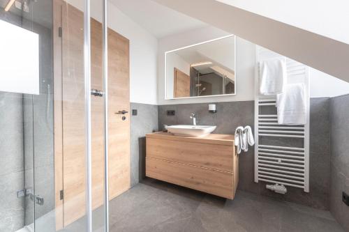 ห้องน้ำของ Pension BergMoment Ferienwohnungen oder Zimmer mit Frühstück