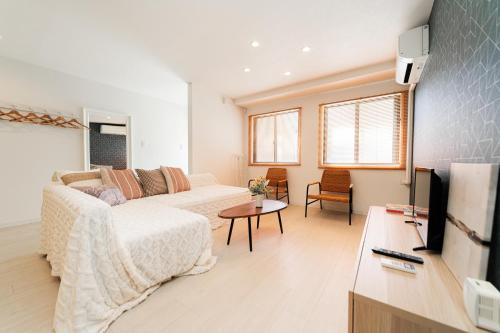 60sqa 2BR extra spacious living room丨1min to subway丨3 stops to Namba