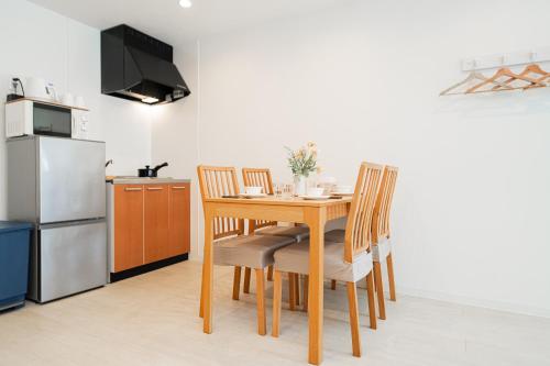 60sqa 2BR extra spacious living room丨1min to subway丨3 stops to Namba