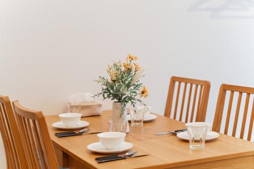 60sqa 2BR extra spacious living room丨1min to subway丨3 stops to Namba