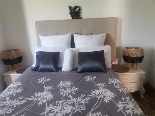 Ένα ή περισσότερα κρεβάτια σε δωμάτιο στο Kwa Thembisa Homestay