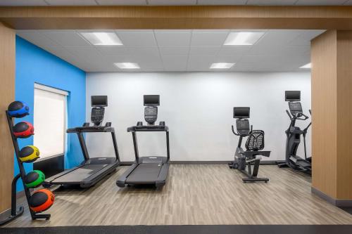 a gym with treadmills and ellipticals in a room at Hampton Inn & Suites Birmingham-Pelham - I-65 in Pelham