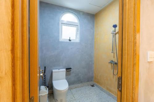 a bathroom with a toilet and a window at Chiu Chiu Resort Đảo Phú Quý in Cu Lao Thu