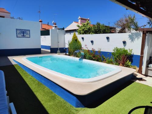 a hot tub in the backyard of a house at CASA NA ALDEIA in Estremoz