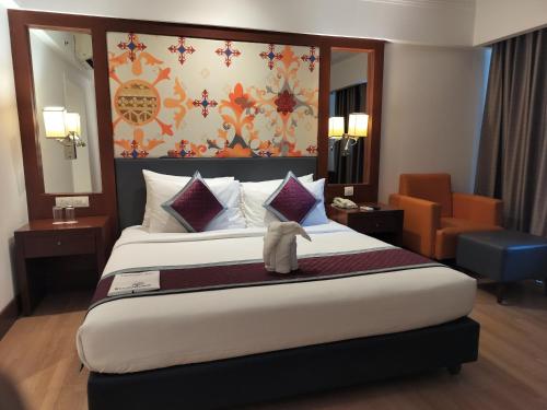 Postel nebo postele na pokoji v ubytování Inventree Hotel,Bangalore