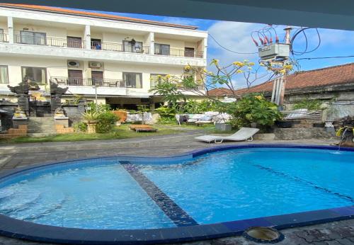 Πισίνα στο ή κοντά στο Hotel Near Beach Ayu inn Kuta