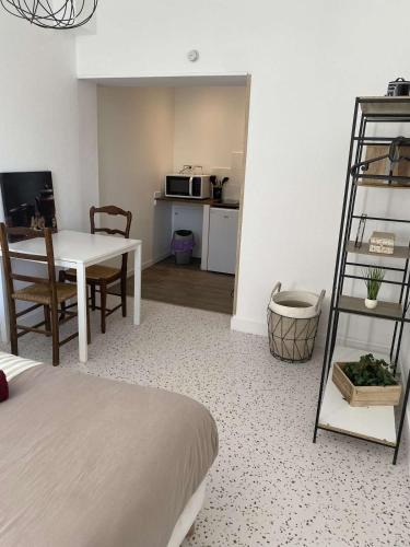 Photo de la galerie de l'établissement L 'Éclat du Faubourg Terrace 1 Parking, à Orléans