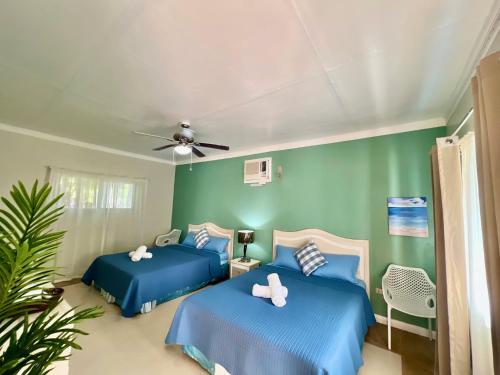 Una cama o camas en una habitación de Dahican Beachfront Staycation