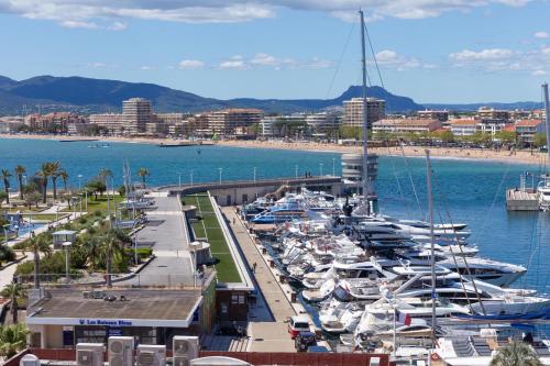 T2 -Le Winter Palace, Vue Mer