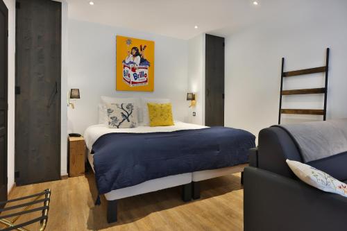 a bedroom with a bed and a staircase in it at Boutique-Hôtel Restaurant L'Atelier d'Epicure Logis in Castels