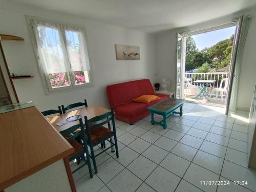 Μπαλκόνι ή βεράντα στο 3mn de la plage et 10 mn du centre à pieds CALME et AGREABLE
