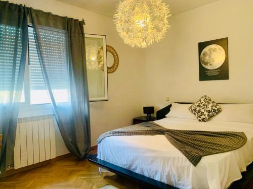 Ένα ή περισσότερα κρεβάτια σε δωμάτιο στο habitaciones barajas