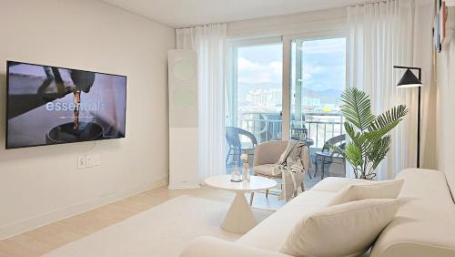 TV a/nebo společenská místnost v ubytování Gyeongju Chuihyang Stay