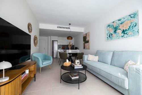 Posezení v ubytování Apartment CÉLERE, 200m from the sea and 4km from golf resorts