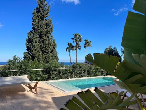 House with swimming pool and amazing sea and mountain views in Montgó, Denia