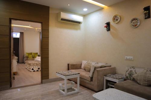 Χώρος καθιστικού στο The Royal Suites