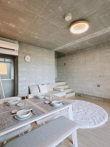 Χώρος καθιστικού στο h villa hamahiga