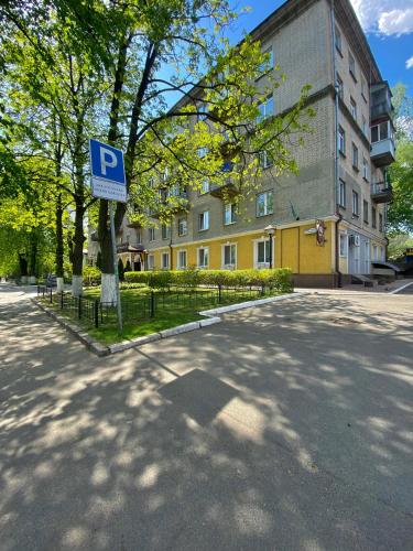 a parking sign on a street in front of a building at Grand Christer Hotel in Kyiv