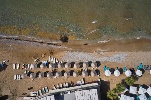 an aerial view of a beach with chairs and umbrellas at Luxury Suites in Stavromenos in Stavromenos