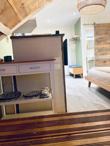 Ein Bett oder Betten in einem Zimmer der Unterkunft Escale en Avesnois