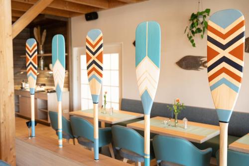 Posezení v ubytování BEECH Resort Plauer See