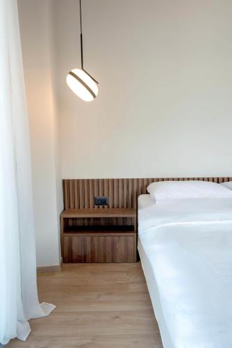 Postel nebo postele na pokoji v ubytování Elounda Mimal Luxury Suite