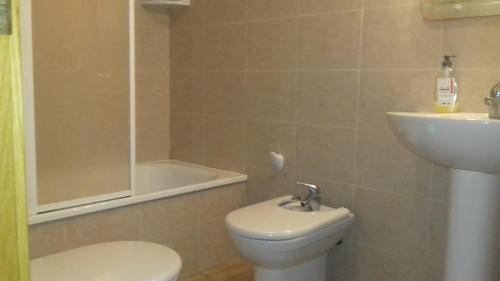 Bilik mandi di Apartamento Oropesa ideal familias