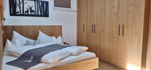 Appartements Haus Olympiaにあるベッド