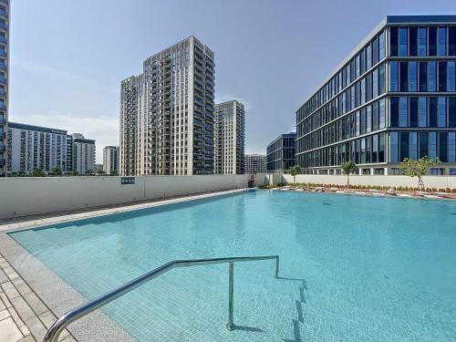 Fully-equipped 1-br in Dubai Hills great amenities