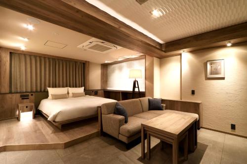 Postel nebo postele na pokoji v ubytování TERRACE HOTEL f Shinosaka