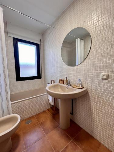 a bathroom with a sink and a mirror and a tub at ChicFlat Río Ciudad Real Dúplex en el centro in Ciudad Real