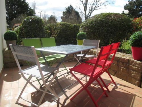 Appartement rénové 1 chambre ,rez de jardin,belle terrasse,proche plages,Carnac 2025-00427