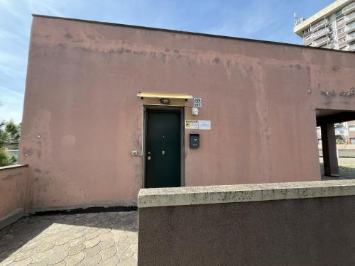 a door to a building with a green door at appartamento genziane in Genova