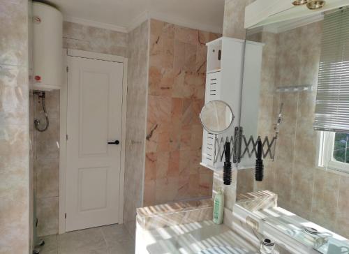 a bathroom with a sink and a mirror at Terrace & Sea Views in Cullera in Faro de Cullera