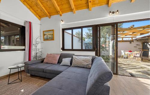 a living room with a gray couch and a patio at 2 Bedroom Nice Home In Jezera in Jezera